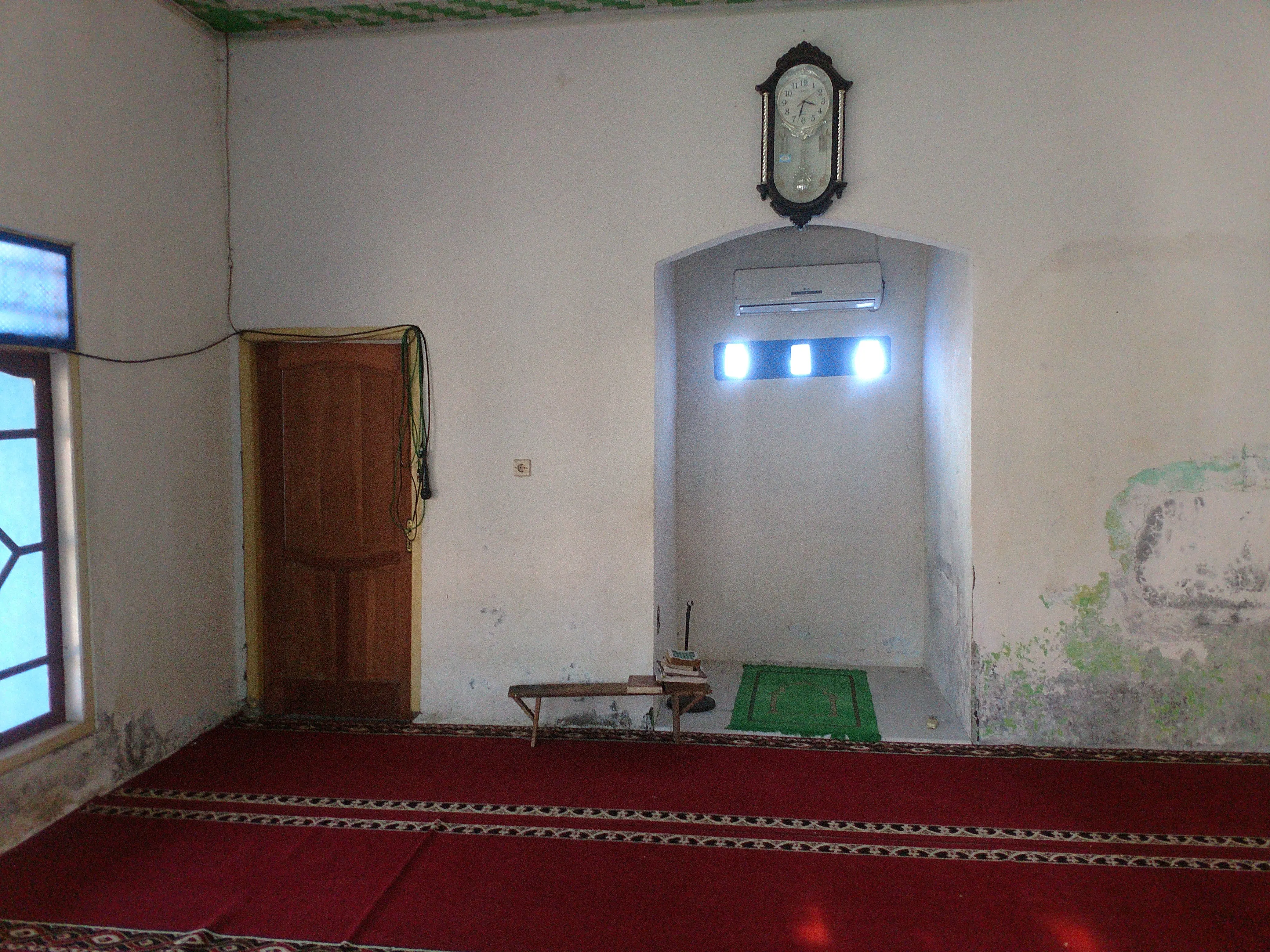 Ruang imam di Musala Al Hidayah, Bekasi. (Liputan6.com/Fernando Purba)