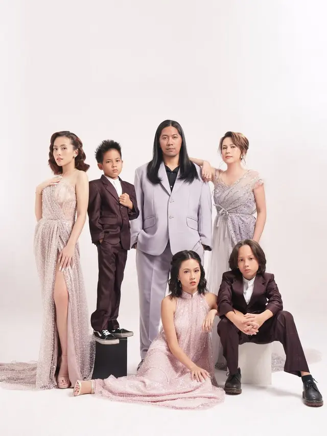 Foto keluarga Adhisty Zara (Instagram/zaraadhsty)