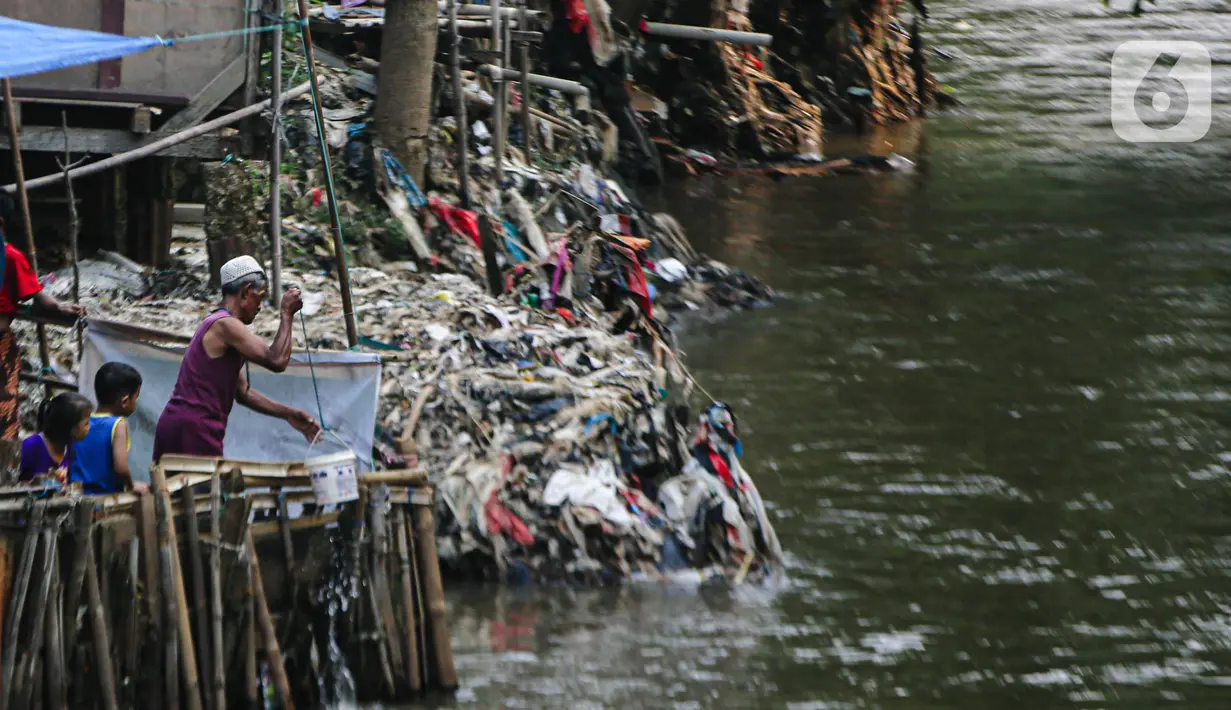 Sungai Ciliwung merupakan salah satu sungai terpenting di Pulau Jawa. (Liputan6.com/Faizal Fanani)