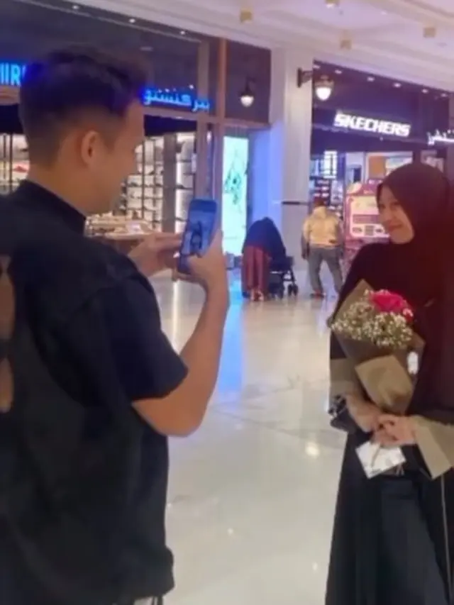 8 Potret Adiba Khanza Susul Egy Maulana ke Qatar Ini Curi Perhatian