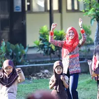 Kali ini Bintang.com berkesempatan untuk wawancara Rizma Uldiandari, guru cantik dari Tegal yang sempat menghebohkan dunia maya. (Bintang.com/Adrian Putra)