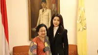 Presiden ke-5 RI Megawati Soekarnoputridan Ibu Negara Korea Selatan (Korsel) Kim Keon Hee di Istana Batu Tulis, Bogor, Kamis (7/9/2023). (dok PDIP)