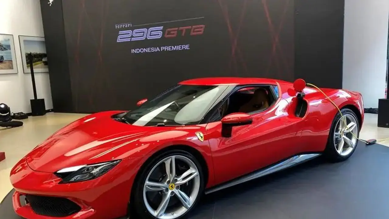 Supercar hybrid Ferrari 296 GTB