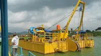 Dredger atau kapal keruk di Waduk Bili-bili (Liputan6.com/Fauzan)