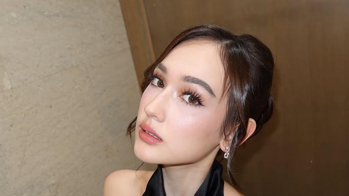 Penampilan Cantik Effortless Laura Moane Dibalut Gaun Hitam Sederhana di Pernikahan Syifa Hadju dan El Rumi