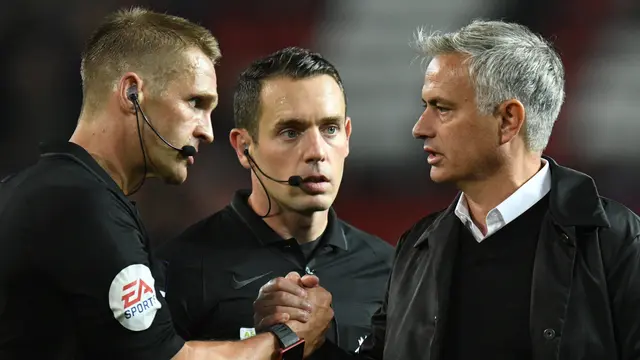 Ekspresi Kecewa Jose Mourinho Usai Dibantai Tottenham