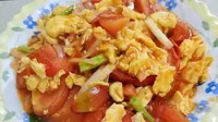 Resep telur tomat untuk jadi menu sahur praktis nan lezat. (dok.Cookpad @shandjietakitchen)
