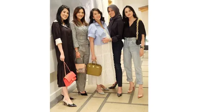 7 Potret Kejutan Baby Shower Ussy Sulistiawaty, Serba Mendadak