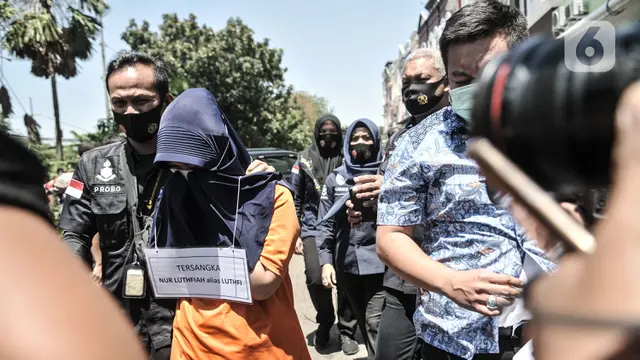 FOTO: Rekonstruksi Pembunuhan Bos Pelayaran di Kelapa Gading