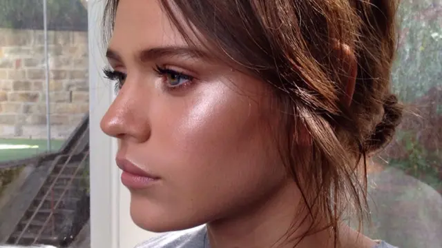 [Bintang] 5 Cara Memilih Highlighter Sesuai dengan Warna Kulitmu