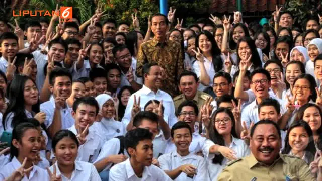 Presiden Jokowi pun mengimbau agar para siswa jujur dalam mengerjakan soal ujian itu. Mantan Wali Kota Solo itu juga meminta agar anak-anak berdoa dan berkonsentrasi saat UN.