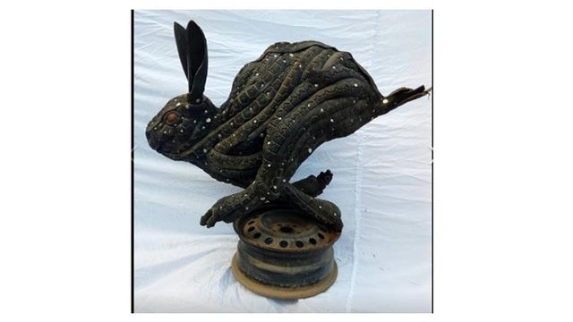 Patung dari ban  (Sumber: Facebook/@Nkwocha Ernest )