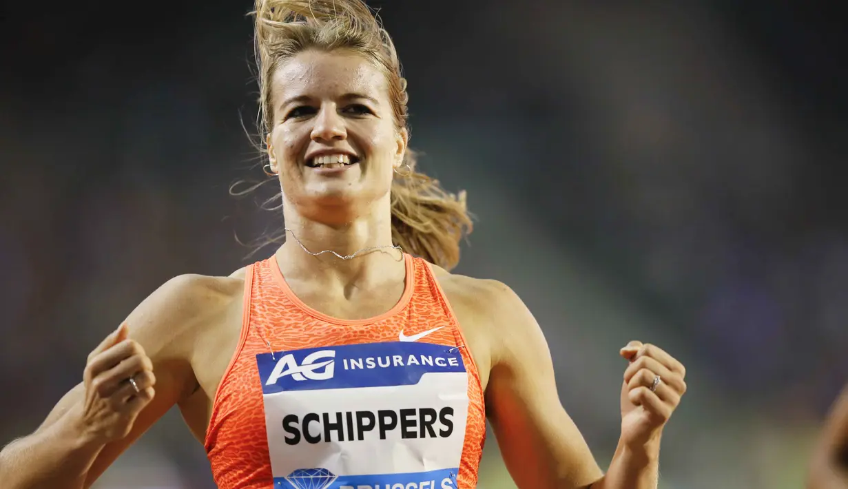 Dafne Schippers merayakan keberhasillanya menjuarai ajang lari 200m di Brussel, Belgia. (EPA/Olivier Hoslet)
