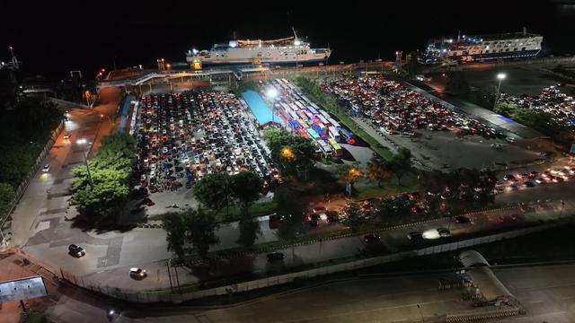 KKondisi arus balik Lebaran 2025 di Pelabuhan Bakauheni, Lampung Selatan, terus mengalami kelonjakan. Foto : (Istimewa).