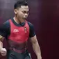 Lifter Indonesia, Eko Yuli Irawan, saat berlaga pada Asian Games di JIExpo, Jakarta, Selasa, (21/8/2018). Eko Yuli berhasil menyumbang medali emas angkat besi putra kelas 62kg. (Bola.com/Peksi Cahyo)