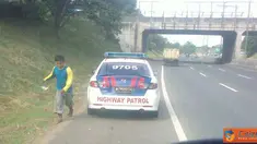 Citizen6, Jakarta: Kenek setelah ngemel PJR ditol BSD. (Pengirim: Memet)
