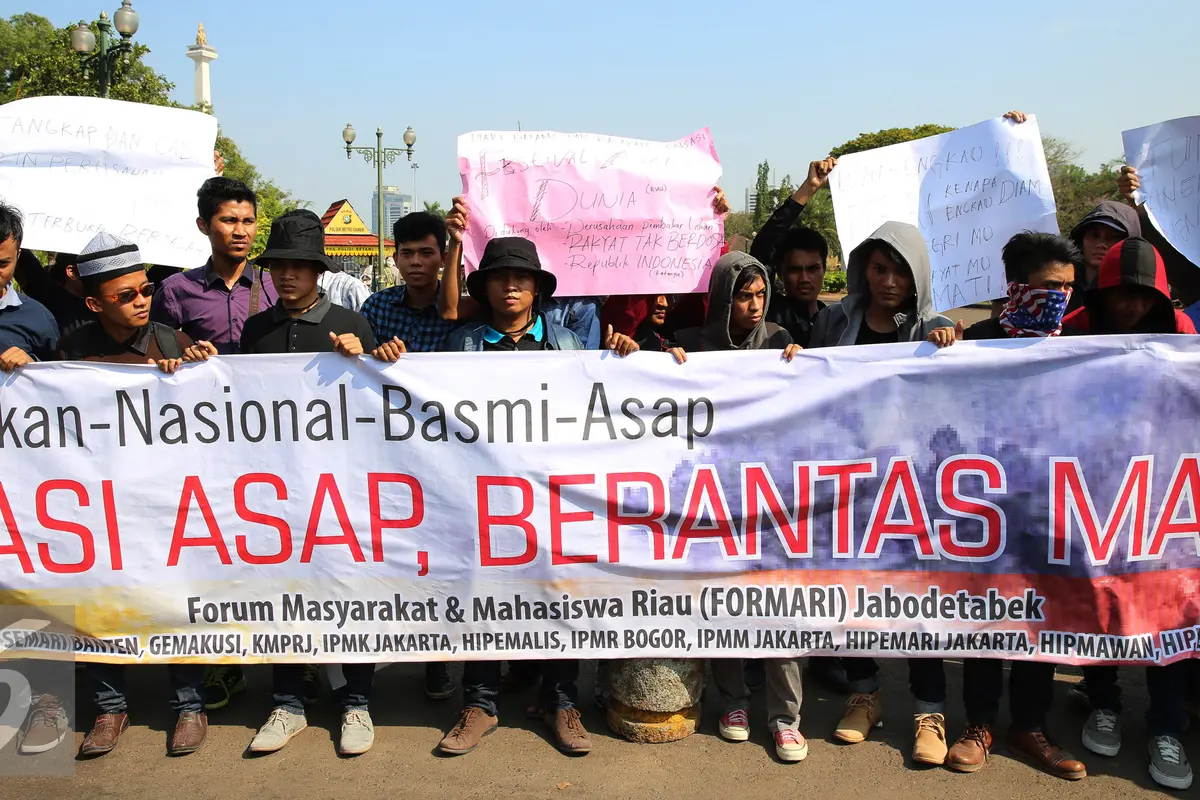20150918-Mahasiswa-Riau-Unjuk-Rasa-Kabut-Asap-Jakarta