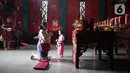Warga keturunan Tionghoa melakukan sembahyang Tahun Baru Imlek 2571 di Klenteng Kong Miao, Taman Mini Indonesia Indah, Jakarta Timur, Sabtu (25/1/2020). Perayaan imlek tahun ini merupakan tahun Tikus Logam yang melambangkan kesuburan dan kekayaan dan waktu yang baru. (Liputan6.com/Herman Zakharia)