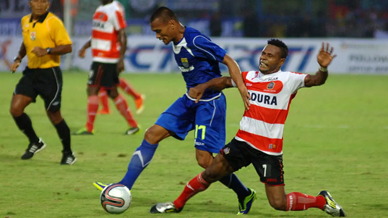 persib-persepam-131216a.jpg