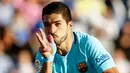 Striker Barcelona, Luis Suarez, merayakan gol yang dicetaknya ke gawang Leganes pada laga La Liga Spanyol di Stadion Butarque, Leganes, Sabtu (18/11/2017). Leganes kalah 0-3 dari Barcelona. (AFP/Oscar Del Pozo)