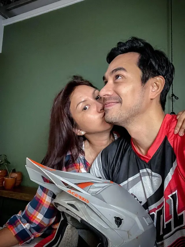 Momen Manis Donna Agnesia dan Darius Sinathrya, Dapat Julukan Couple Goals. (Sumber: Instagram/dagnesia dan Instagram/darius_sinathrya)