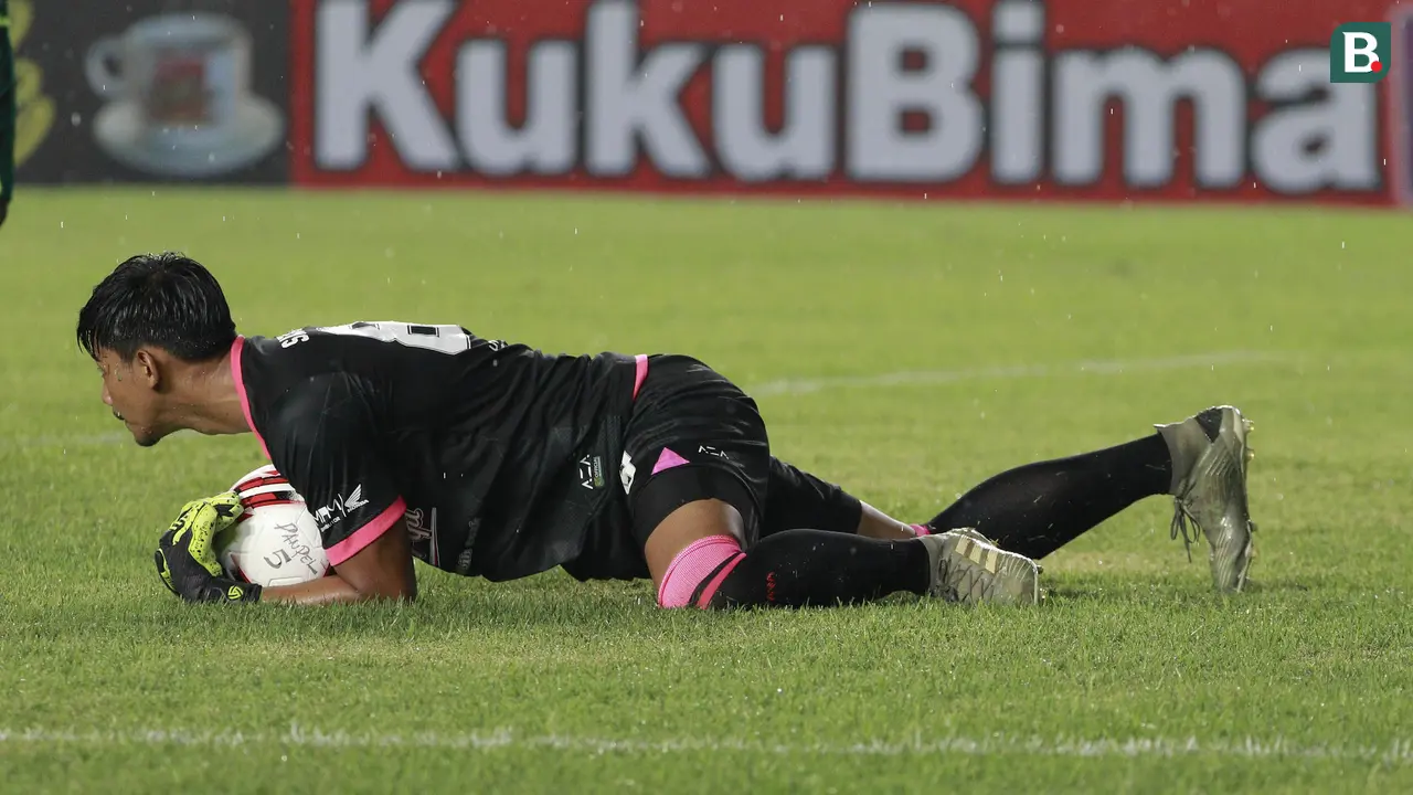 FOTO: 3 Gol Penalti Warnai Kemenangan Persebaya atas Persik 2-1 dalam Laga Grup C Piala Menpora 2021 - Satria Tama