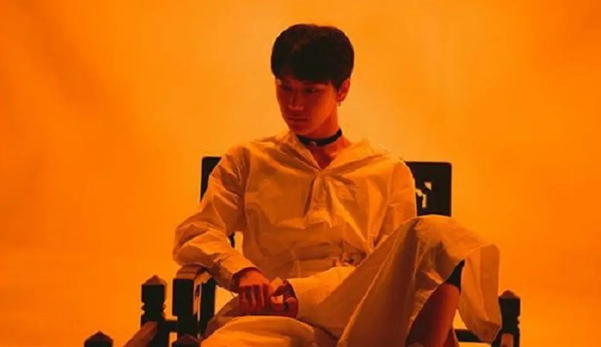 Pada 1 April 2018, NCT Ten pergi untuk mengambil bagian dalam undian wajib militer di Thailand. Seperti yang dilansir dari Soompi, ia tak lulus pemeriksaan kesehatan lantaran cedera lutut di masa lalu. (Foto: soompi.com)