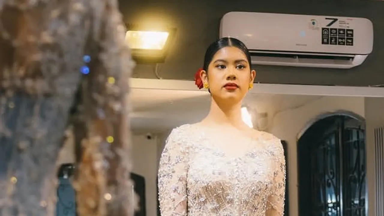 Gaya Anggun Almira Putri AHY dan Annisa Pohan Dibalut Kebaya saat Graduations Sekolah Modelling