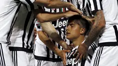 Ekspresi Paulo Dybala setelah mencetak gol ke gawang Lazio dalam laga Serie A Italia di Stadion Juventus, Kamis (21/4/2016) dini hari WIB. Paulo Dybala mencetak dua gol untuk Juventus. (Reuters/Alessandro Garofalo)