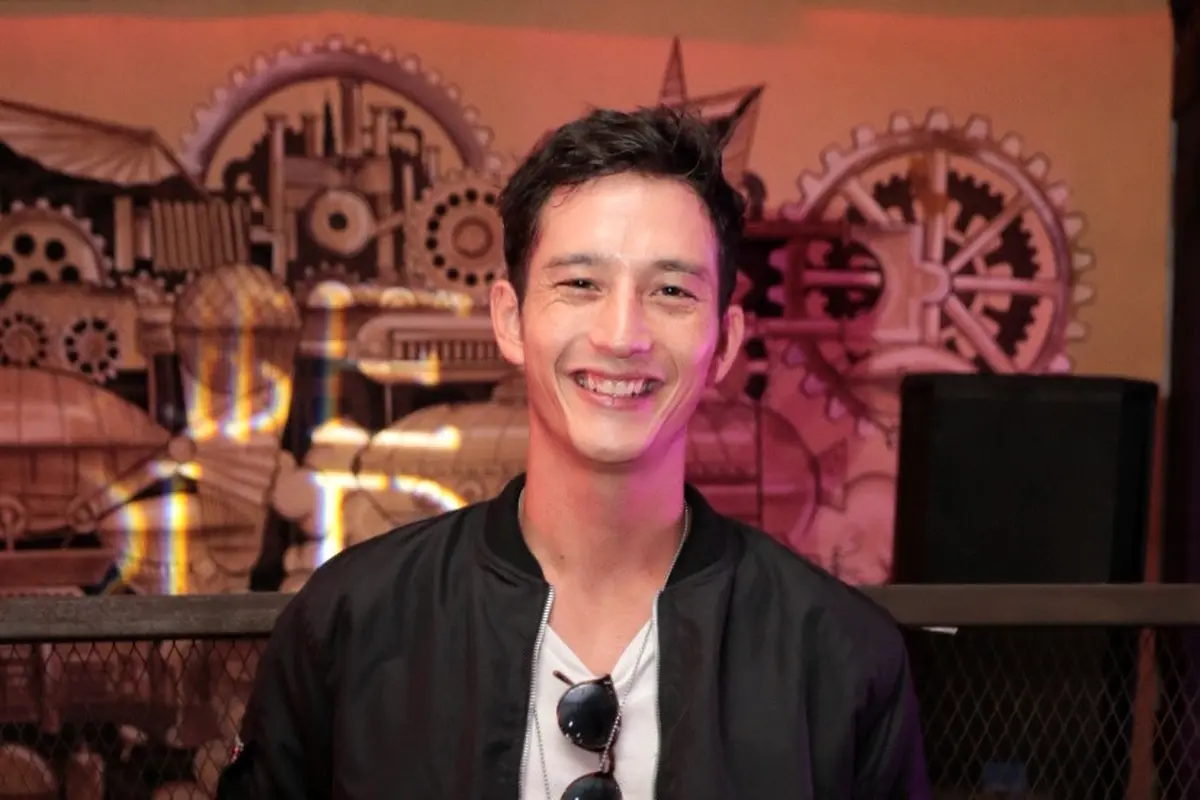 [Bintang] Mike Lewis