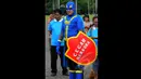Seorang mengunakan pakaian seperti super hero saat deklarasi Gerakan Wajib Lapor Bagi 100.000 pecandu narkoba di Monas, Jakarta, Sabtu,(28/2/2015). (Liputan6.com/Faisal R Syam)