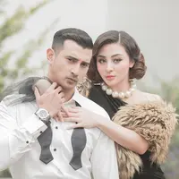 "Nggak banyak yang bikin kaget karena Ali dari awal sudah apa adanya, jahil, kayak gitu. Jadi nggak ada hal-hal yang, 'oh ternyata begini ya', nggak ada," jelas Margin. (Instagram/alisyakieb)