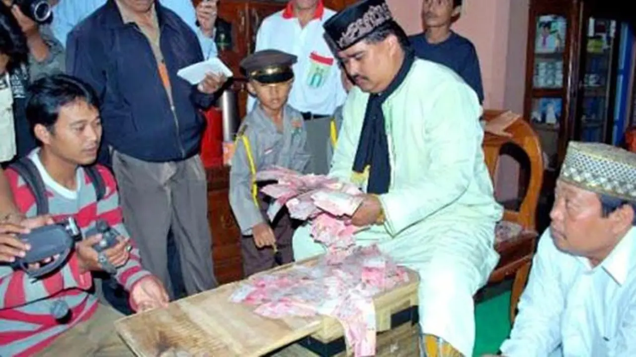 [Bintang] Selain Gandakan Uang, Pemilik Dimas Kanjeng Juga Diduga Membunuh