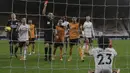 Bek Arsenal, David Luiz (23) mendapat kartu merah saat bertandang ke markas Wolverhampton Wanderers pada pekan ke-22 Liga Inggris di stadion Mollineux, Rabu (3/2/2021) dini hari WIB. Arsenal harus pulang dengan tangan hampa usai kalah 1-2 atas Wolverhampton. (Nick Potts/Pool via AP)