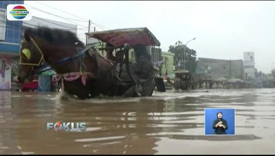 Luapan Sungai Citarum Bikin Jalan Utama Menuju Bandung Terputus