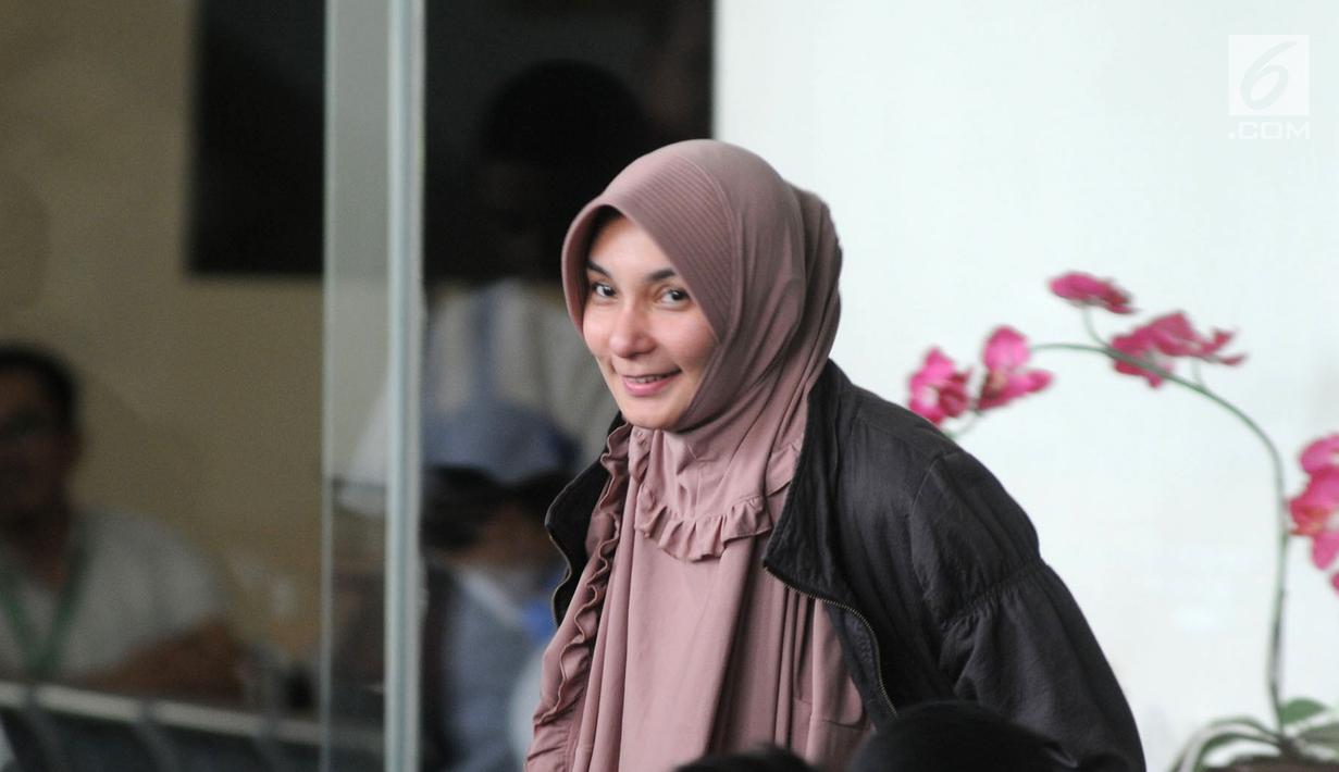 Anggota DPRD juga calon wali kota (cawalkot) Malang 2018 Ya'qud Ananda Gudban siap menjalani pemeriksaan di Gedung KPK, Jakarta, Selasa (27/3). Nanda diperiksa sebagai tersangka dugaan suap pembahasan APBDP Kota Malang TA 2015. (Merdeka.com/Dwi Narwoko)