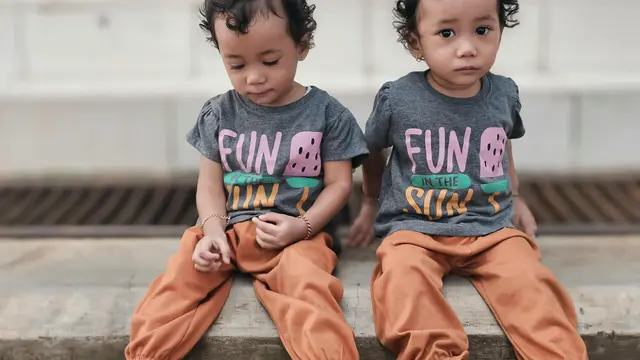 Anak Kembar Sudah Bersosialisasi Sejak Masih di Kandungan