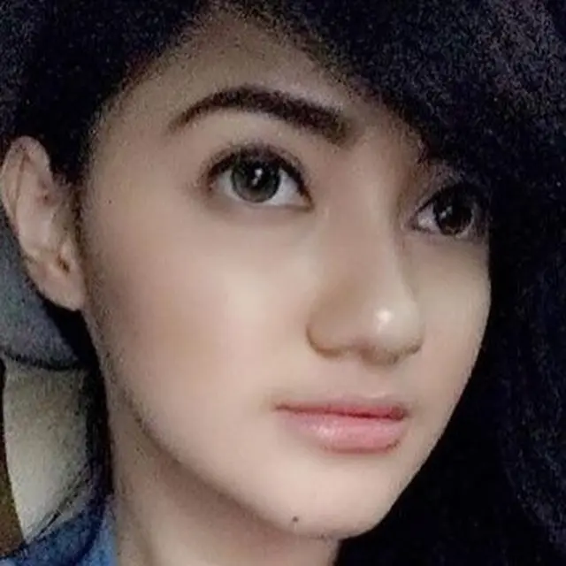 6 Potret Terbaru Marcella Simon, Jadi Sorotan Karena Lepas Hijab