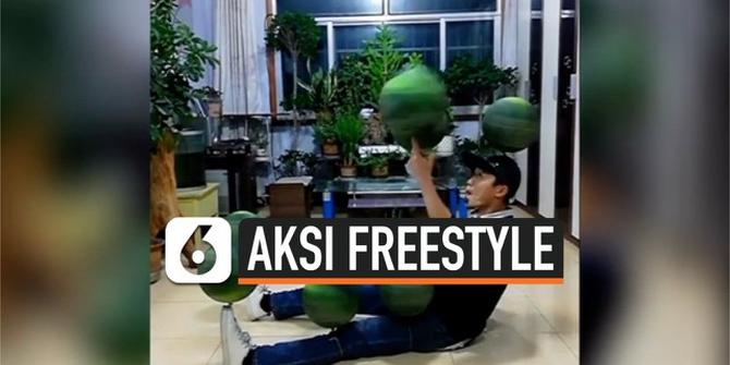 VIDEO: Aksi Freestyle, Pemuda Ini Spin Sepuluh Bola Sekaligus
