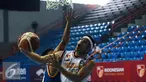 Pebasket Pelita Jaya, Aryo Dewanto Dimas (kanan) mencoba memasukkan bola ke jaring Bimasakti saat laga Indonesia Basketball League 2015-2016 di Senayan, Jakarta, Rabu (13/1/2016). Pelita Jaya unggul 86-36. (Liputan6.com/Helmi Fithriansyah)
