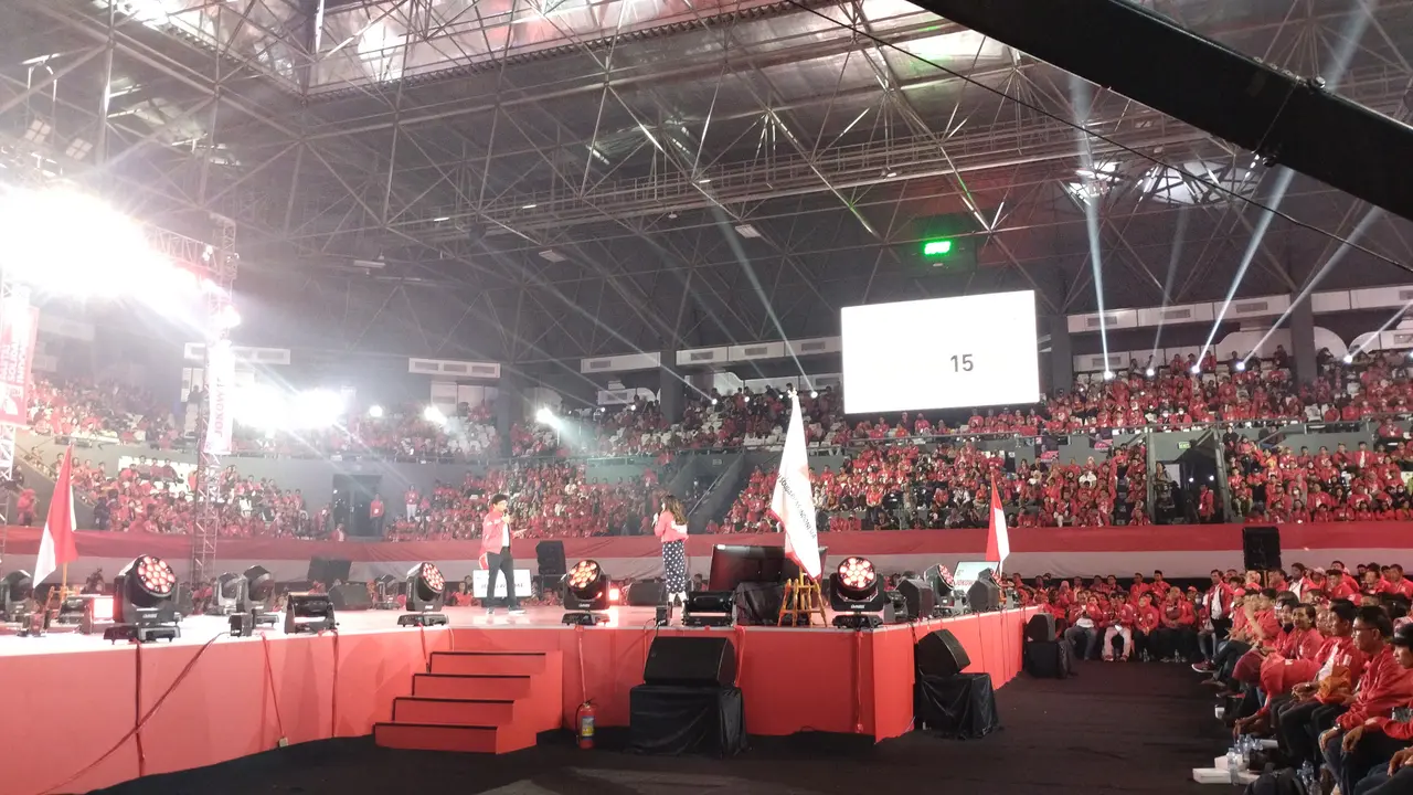 Ketua Umum DPP Partai Solidaritas Indonesia (PSI) Giring Ganesha saat memberikan pidato di acara Kopi Darat Nasional (Kopdarnas) PSI di Tennis Indoor Senayan, Jakarta Pusat, Selasa (22/8/2023).