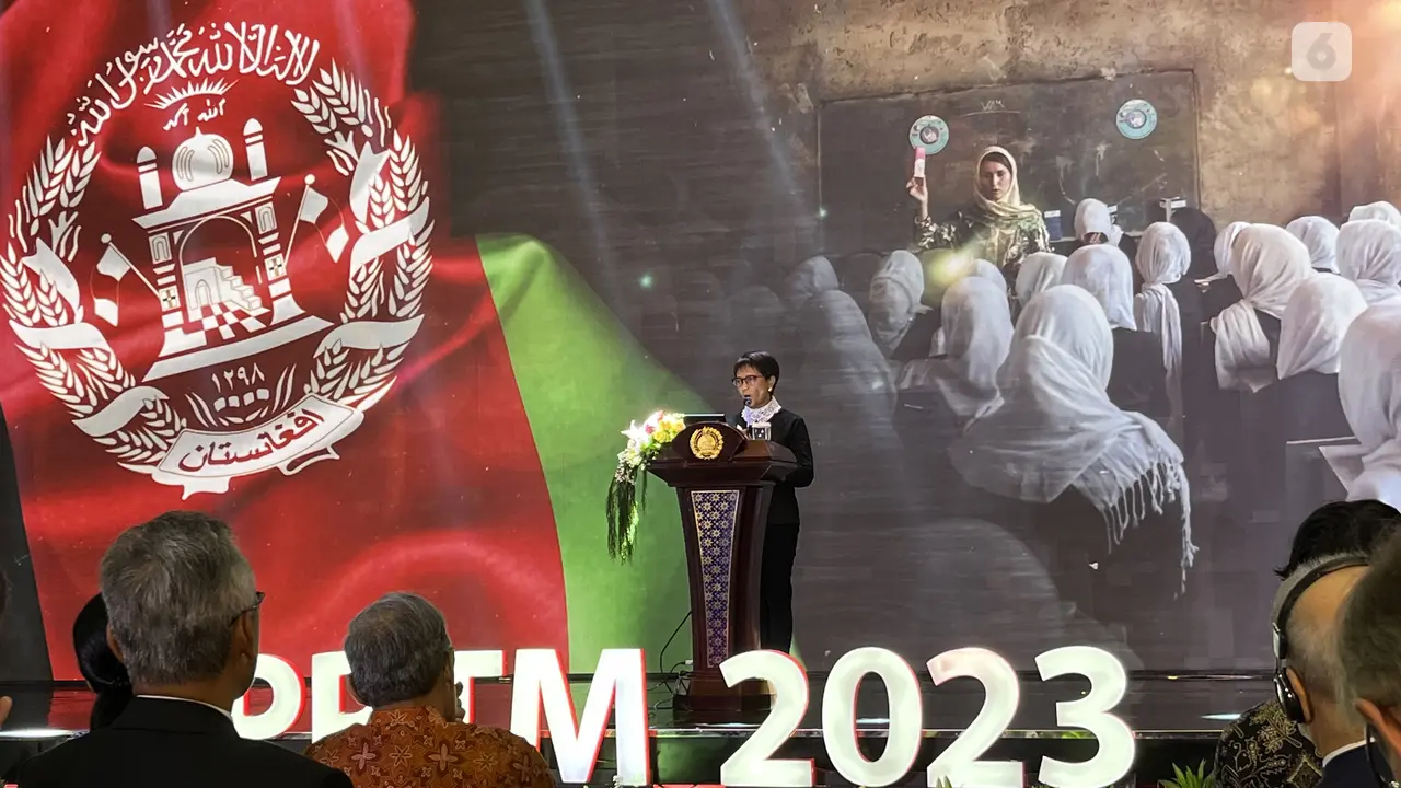 Menteri Luar Negeri RI Retno Marsudi dalam Pernyataan Pers Tahunan Menteri Luar Negeri 2023 (PPTM 2023). (Liputan6.com/R. Trimutia Hatta)