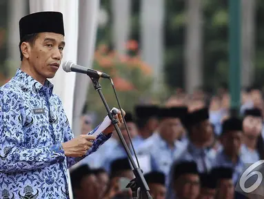 Presiden Jokowi berpidato di Lapangan Silang Monas, Jakarta, Senin (1/12/2014). (Liputan6.com/Faizal Fanani)