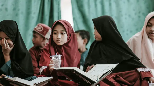 Lebih Dulu Hafalan Surat Pendek atau Belajar Tajwid dalam Mengajarkan Anak Al-Qur'an?