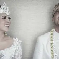 Hamish Daud kini telah resmi menjadi suami dari Raisa Andriana. Pernikahan yang terbilang megah itu telah dilangsungkan pada Minggu, 3 September 2017 lalu  di Ayana MidPlaza Hotel, Jakarta Pusat. (Instagram/hamishdw)