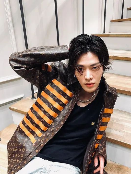 Memiliki sorot mata tajam dan wajah tegas, idol yang sering dipanggil Takoyaki Prince ini kerap kali dianggap sosok yang galak. (FOTO: instagram.com/yuu_taa_1026/)