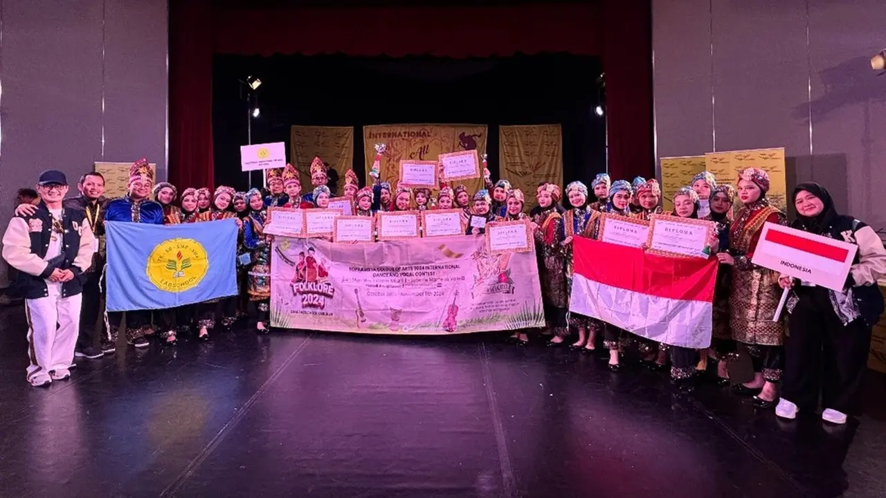 Tim Misi Budaya SMA Labschool Cibubur yang bernama meraih juara 1 dalam ajang Sopravista International Festivals: International Dance & Vocal Contest "All Colours of Art" di Rimini, Italia.