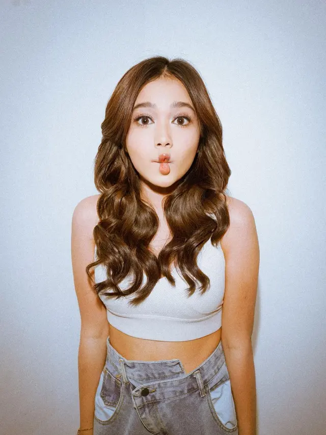 Buka Suara Soal Kabar Hamil, Ini 6 Potret Brisia Jodie Pakai Crop Top Pamer Perut