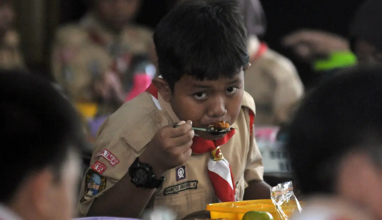 Adapun makanan yang disajikan merupakan paket lengkap nasi, sayur dan lauk pauk. (merdeka.com/Imam Buhori)