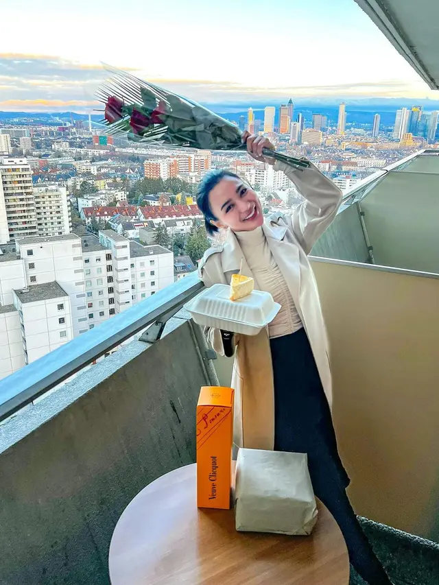 8 Potret Wika Salim Liburan di Eropa, Mesra dengan Pacar